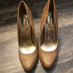 Gold pumps